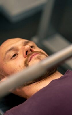 Progressive Überlastung im Krafttraining: Der ultimative Leitfaden für kontinuierlichen Muskelaufbau